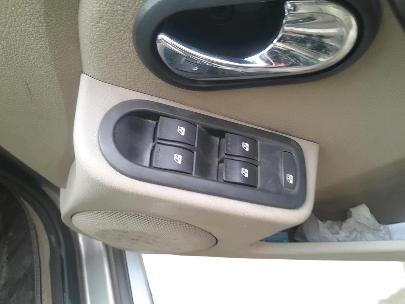 2015 Nissan Terrano XV D THP 110 PS, Diesel, Manual, 1,29,210 km, interior
