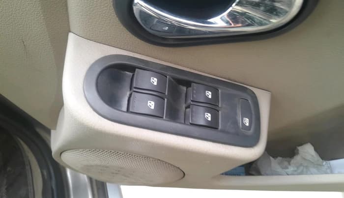 2015 Nissan Terrano XV D THP 110 PS, Diesel, Manual, 1,29,210 km, interior