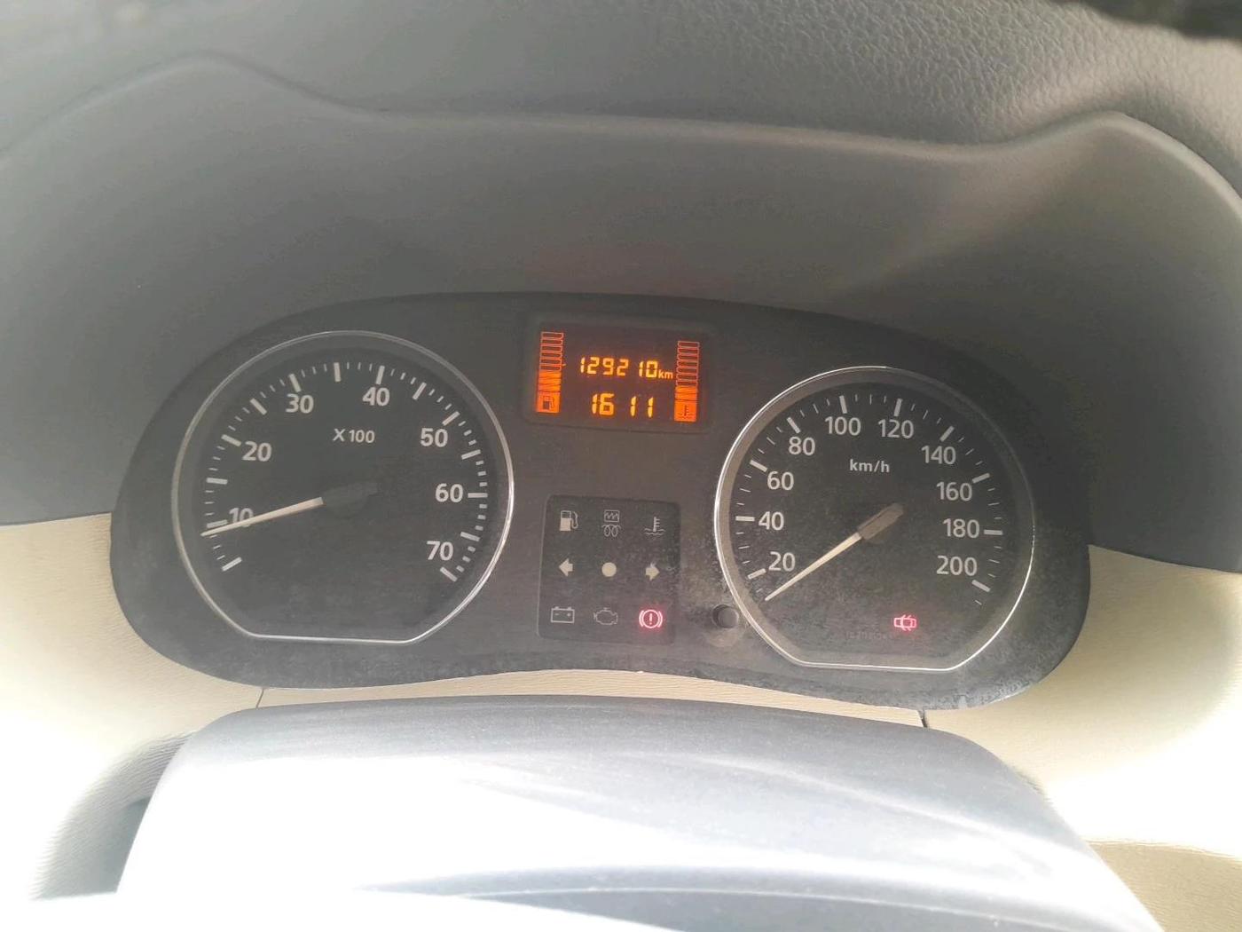 2015 Nissan Terrano XV D THP 110 PS, Diesel, Manual, 1,29,210 km, interior