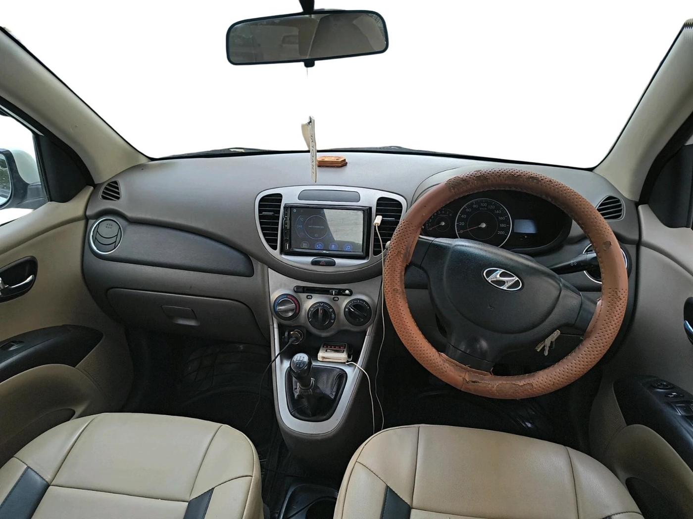 2011 Hyundai i10 MAGNA 1.1, CNG, Manual, 1,01,770 km, interior