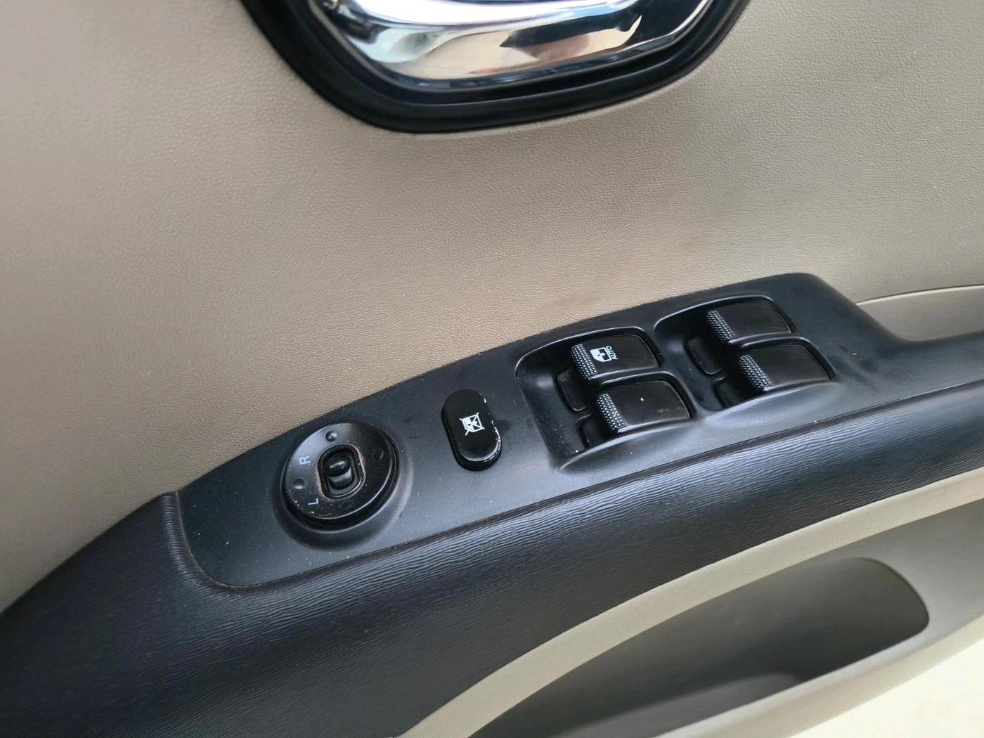 2011 Hyundai i10 MAGNA 1.1, CNG, Manual, 1,01,770 km, interior