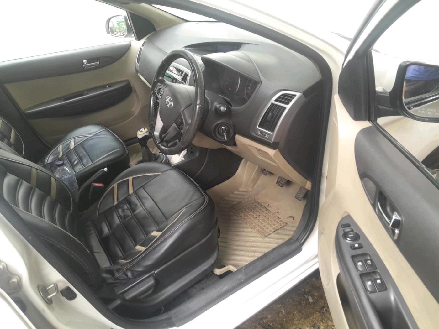 2013 Hyundai i20 SPORTZ 1.4 CRDI, Diesel, Manual, 1,96,581 km, interior