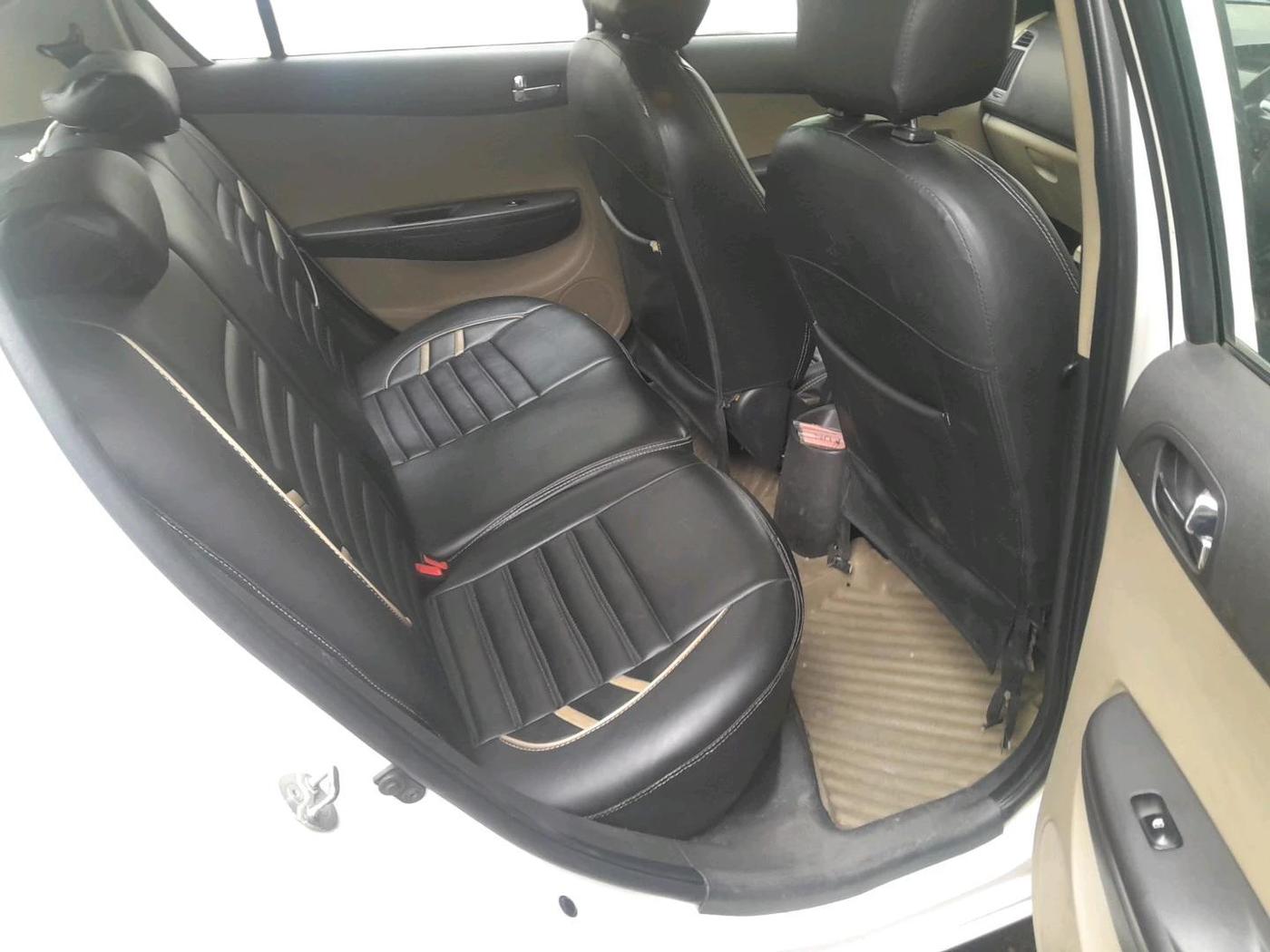 2013 Hyundai i20 SPORTZ 1.4 CRDI, Diesel, Manual, 1,96,581 km, interior