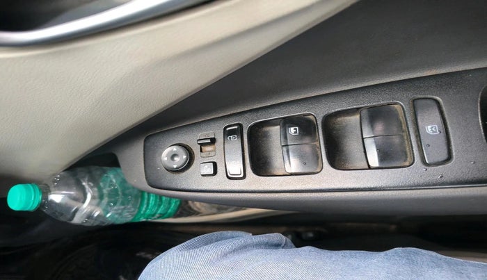 2023 Hyundai AURA SX 1.2 CNG, CNG, Manual, 78,988 km, interior