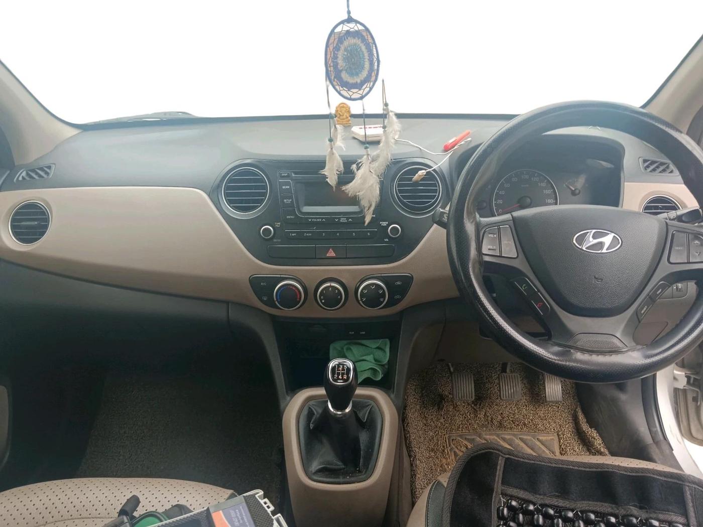 2015 Hyundai Grand i10 SPORTZ 1.2 KAPPA VTVT, Petrol, Manual, 1,02,975 km, interior
