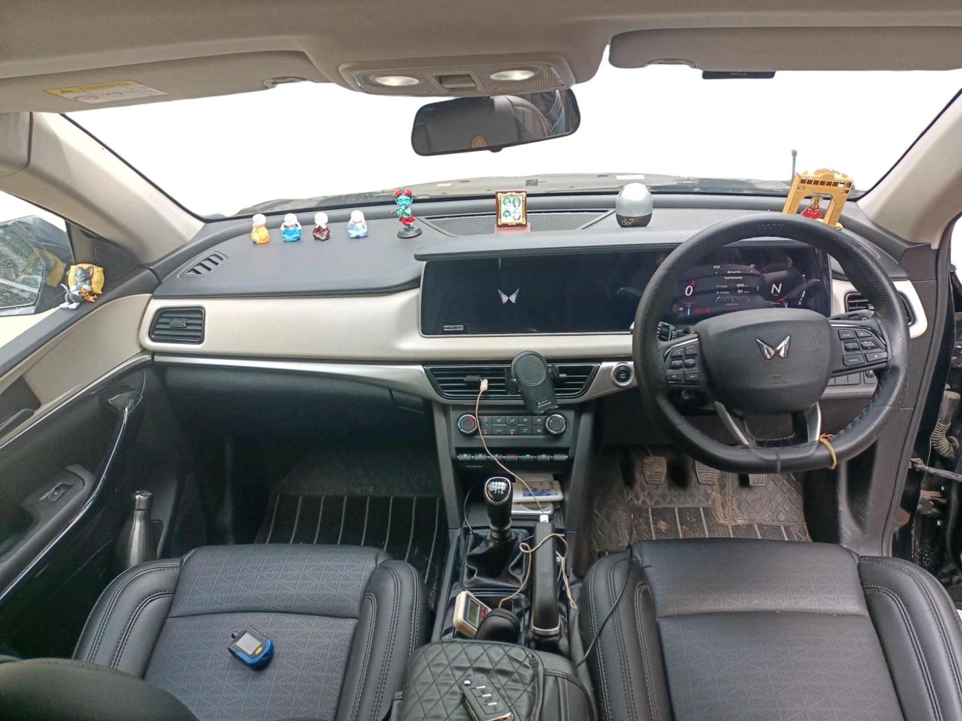 2025 Mahindra XUV700 AX 5 P MT 7 STR, Petrol, Manual, 17,343 km, interior