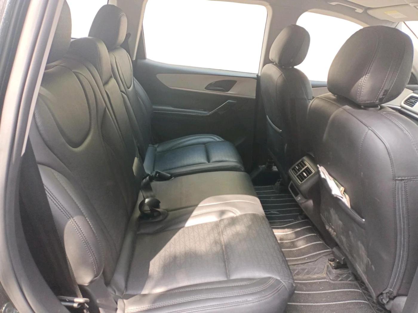 2025 Mahindra XUV700 AX 5 P MT 7 STR, Petrol, Manual, 17,343 km, interior