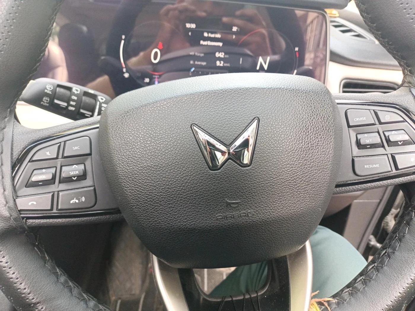2025 Mahindra XUV700 AX 5 P MT 7 STR, Petrol, Manual, 17,343 km, interior