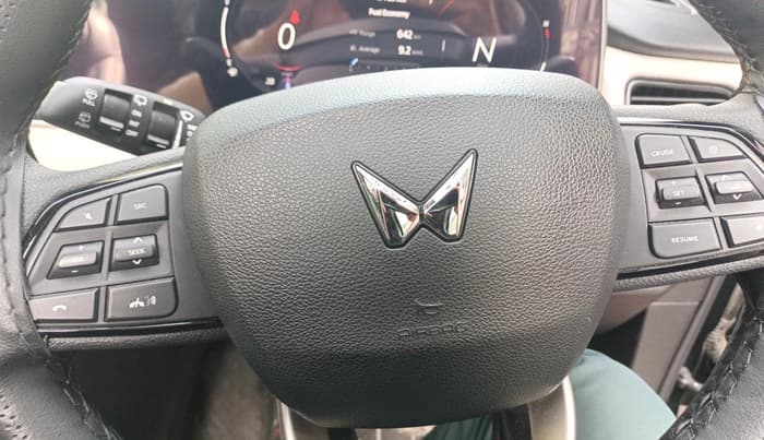 2025 Mahindra XUV700 AX 5 P MT 7 STR, Petrol, Manual, 17,343 km, interior