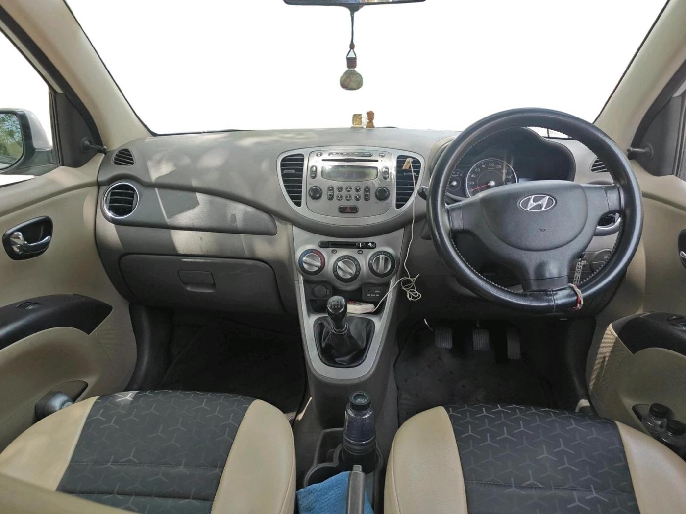 2016 Hyundai i10 SPORTZ 1.1, Petrol, Manual, 85,150 km, interior