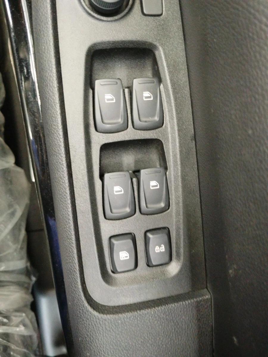 2022 Mahindra XUV700 AX 5 P MT 7 STR, Petrol, Manual, 6,820 km, interior