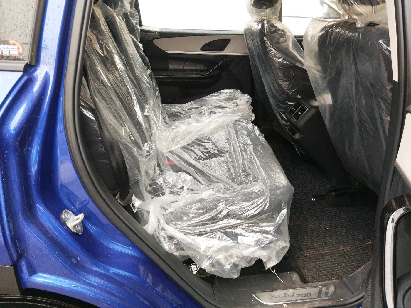 2022 Mahindra XUV700 AX 5 P MT 7 STR, Petrol, Manual, 6,820 km, interior