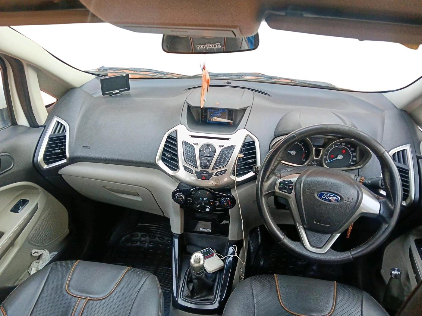2013 Ford Ecosport TITANIUM 1.5L DIESEL, Diesel, Manual, 2,11,558 km, interior