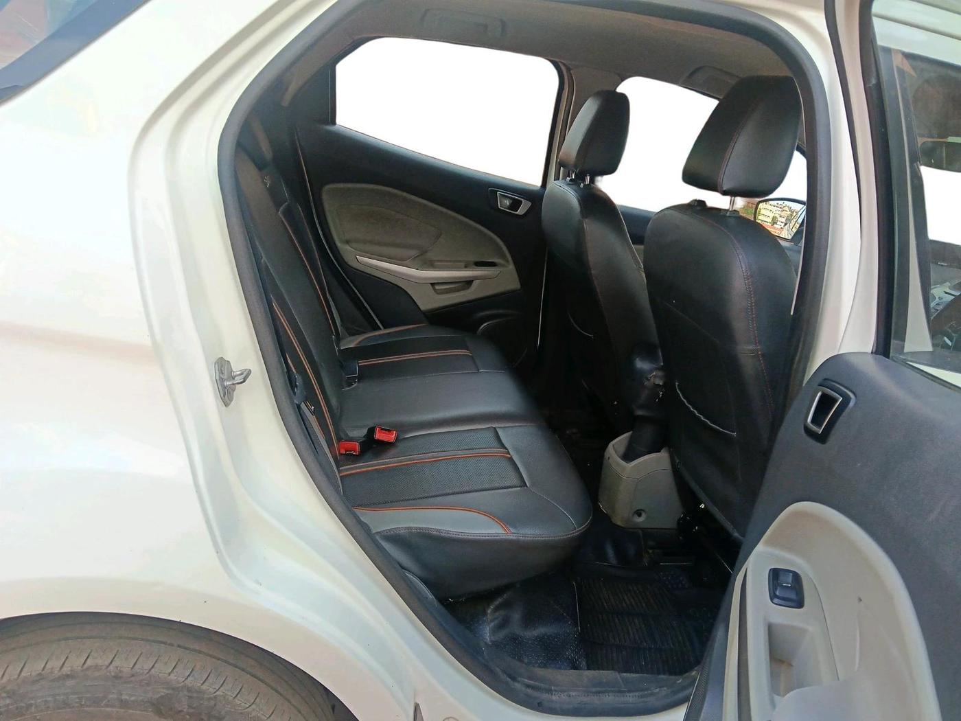 2013 Ford Ecosport TITANIUM 1.5L DIESEL, Diesel, Manual, 2,11,558 km, interior