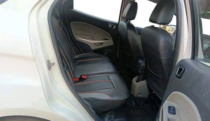 2013 Ford Ecosport TITANIUM 1.5L DIESEL, Diesel, Manual, 2,11,558 km, interior