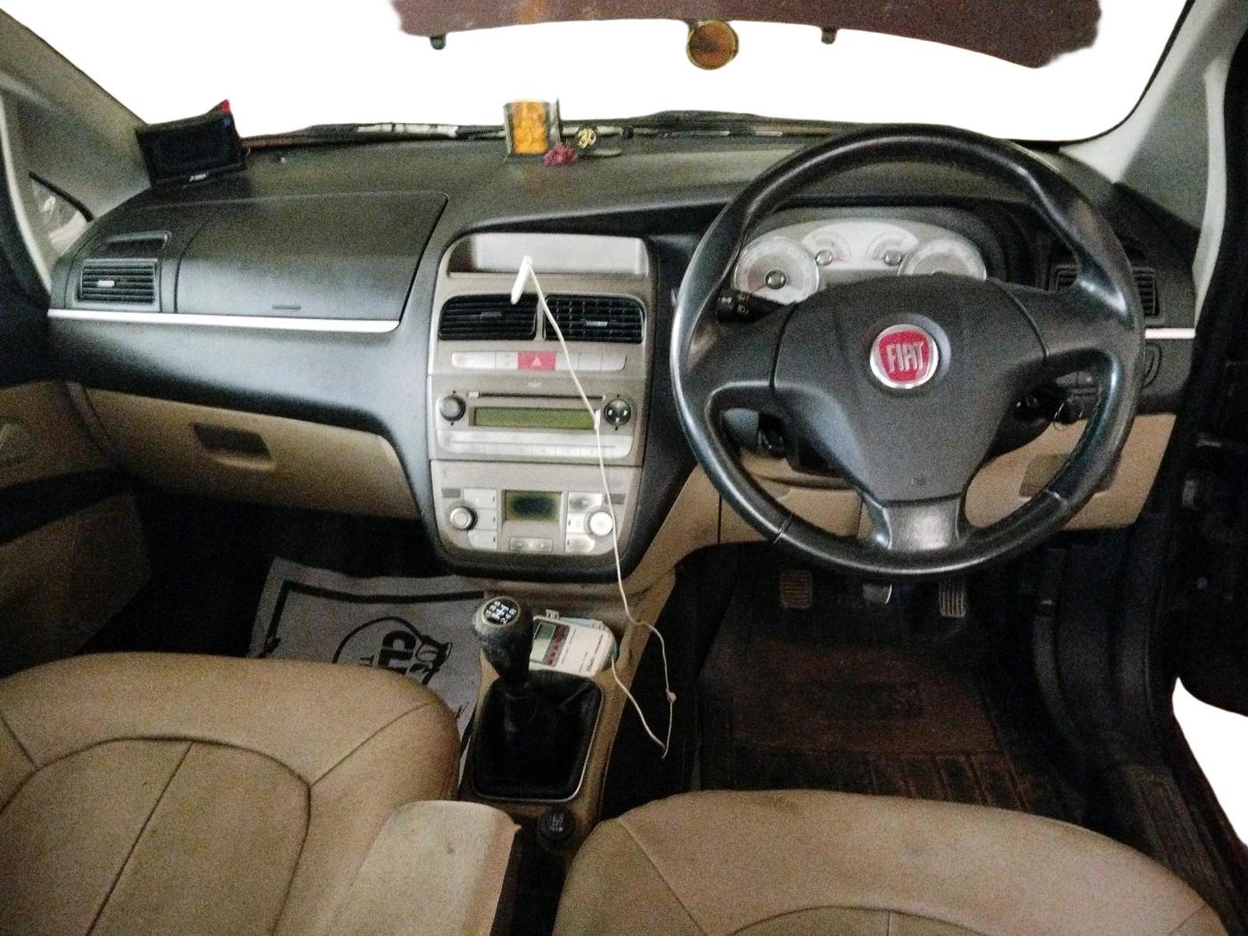 2011 Fiat Linea EMOTION 1.3, Diesel, Manual, 95,000 km, interior