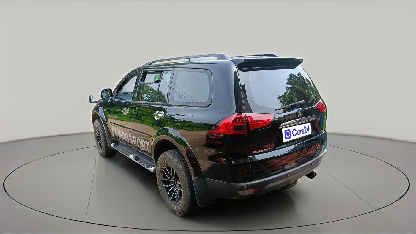 2015 Mitsubishi Pajero Sport 2.5 AT 4X2, Diesel, Automatic, 1,32,777 km, exterior