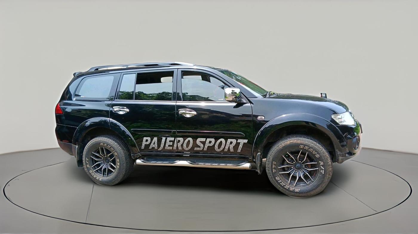 2015 Mitsubishi Pajero Sport 2.5 AT 4X2, Diesel, Automatic, 1,32,777 km, exterior