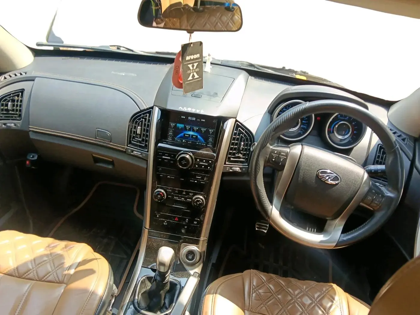 2018 Mahindra XUV500 W11, Diesel, Manual, 1,17,900 km, interior