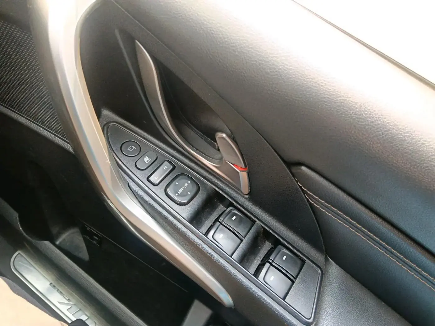 2018 Mahindra XUV500 W11, Diesel, Manual, 1,17,900 km, interior