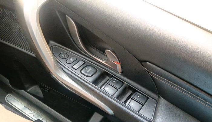 2018 Mahindra XUV500 W11, Diesel, Manual, 1,16,349 km, interior