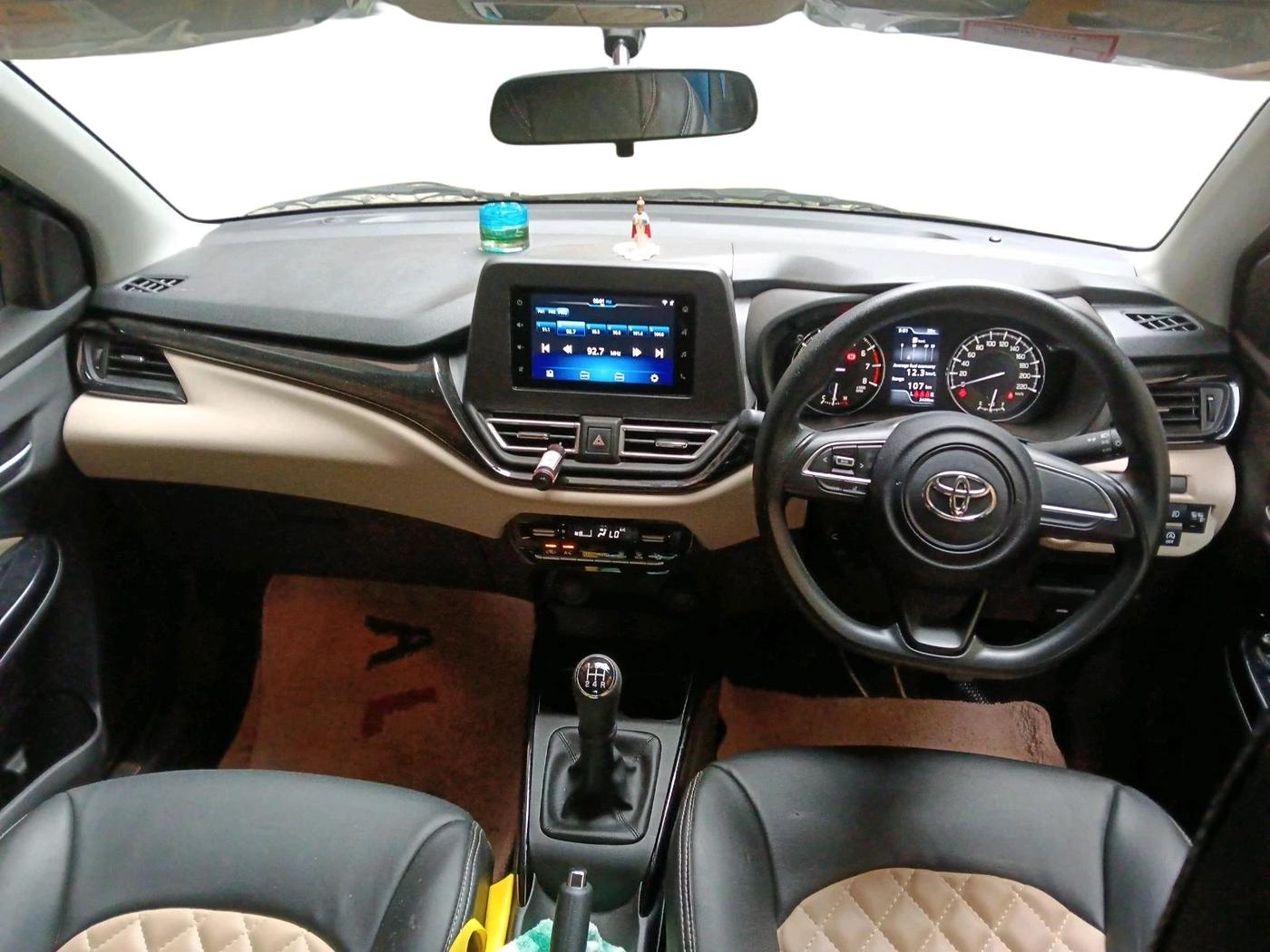 2025 Toyota Glanza G, Petrol, Manual, 2,438 km, interior