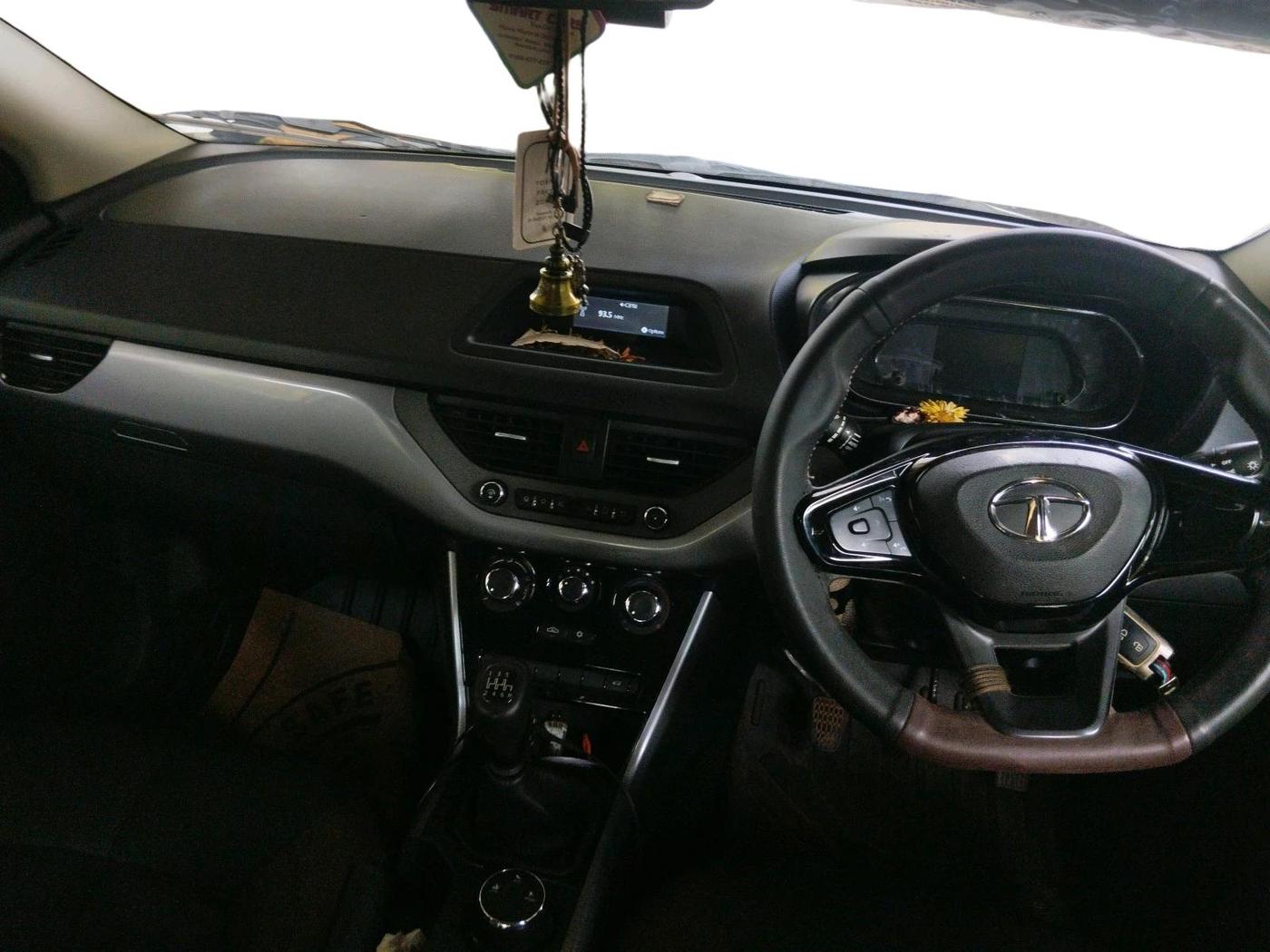 2022 Tata NEXON XM SUNROOF PETROL, Petrol, Manual, 37,411 km, interior