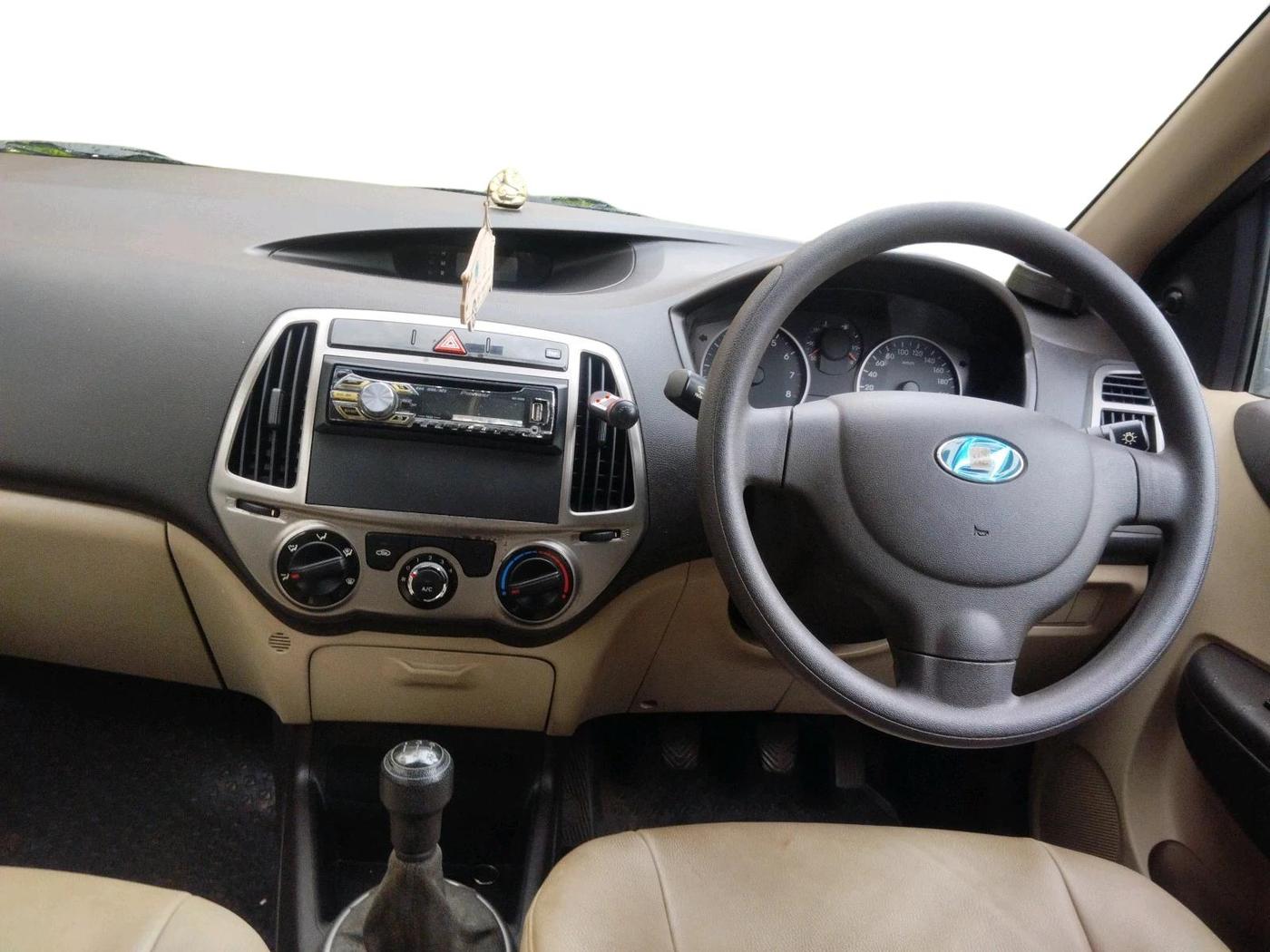 2013 Hyundai i20 MAGNA 1.2, Petrol, Manual, 64,084 km, interior