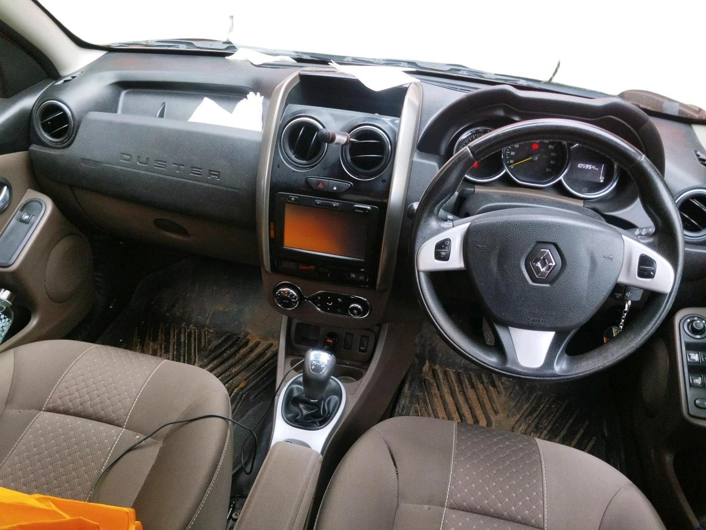 2017 Renault Duster 110 PS RXZ 4X2 AMT DIESEL, Diesel, Automatic, 1,05,954 km, interior
