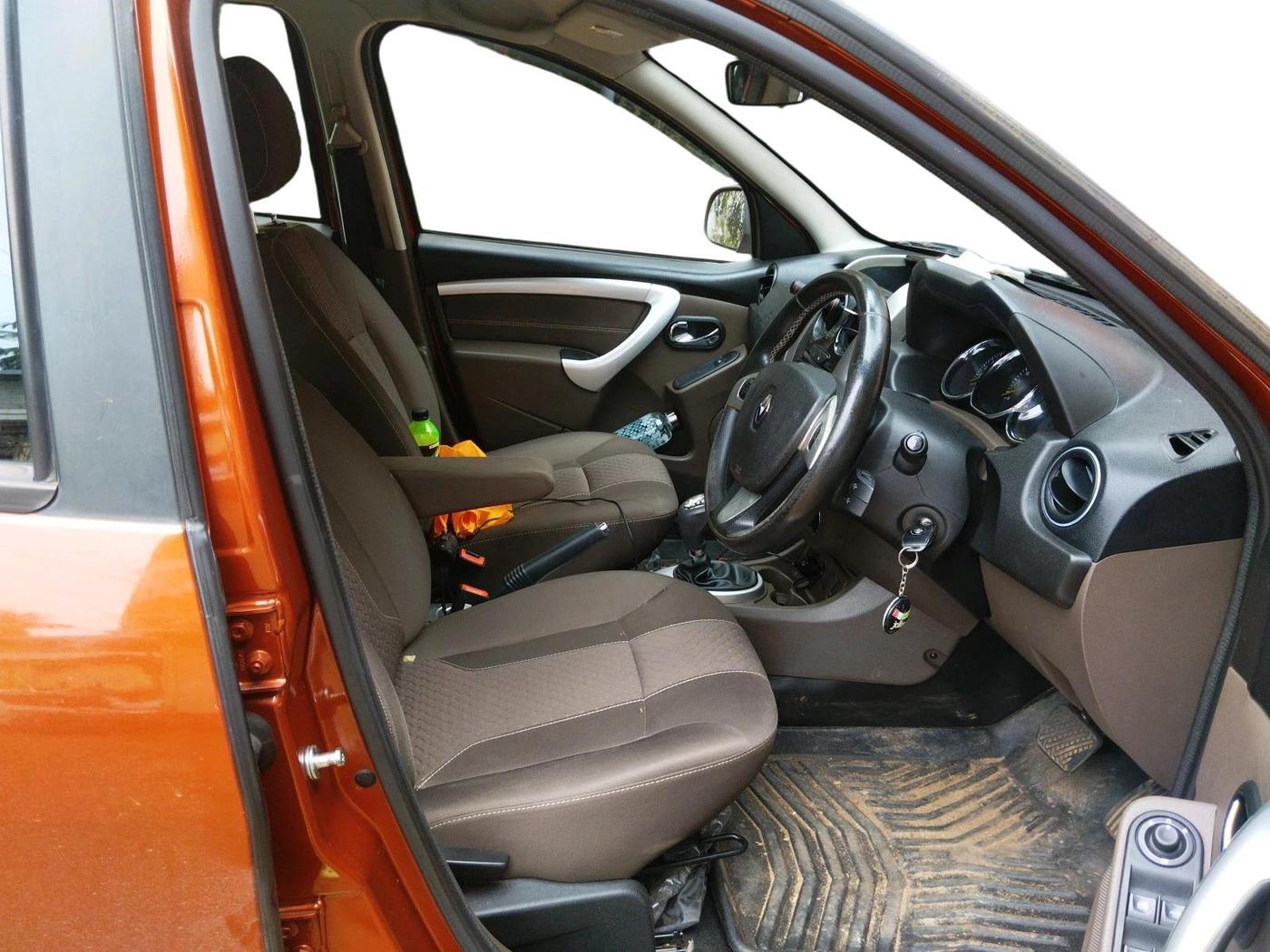2017 Renault Duster 110 PS RXZ 4X2 AMT DIESEL, Diesel, Automatic, 1,05,954 km, interior