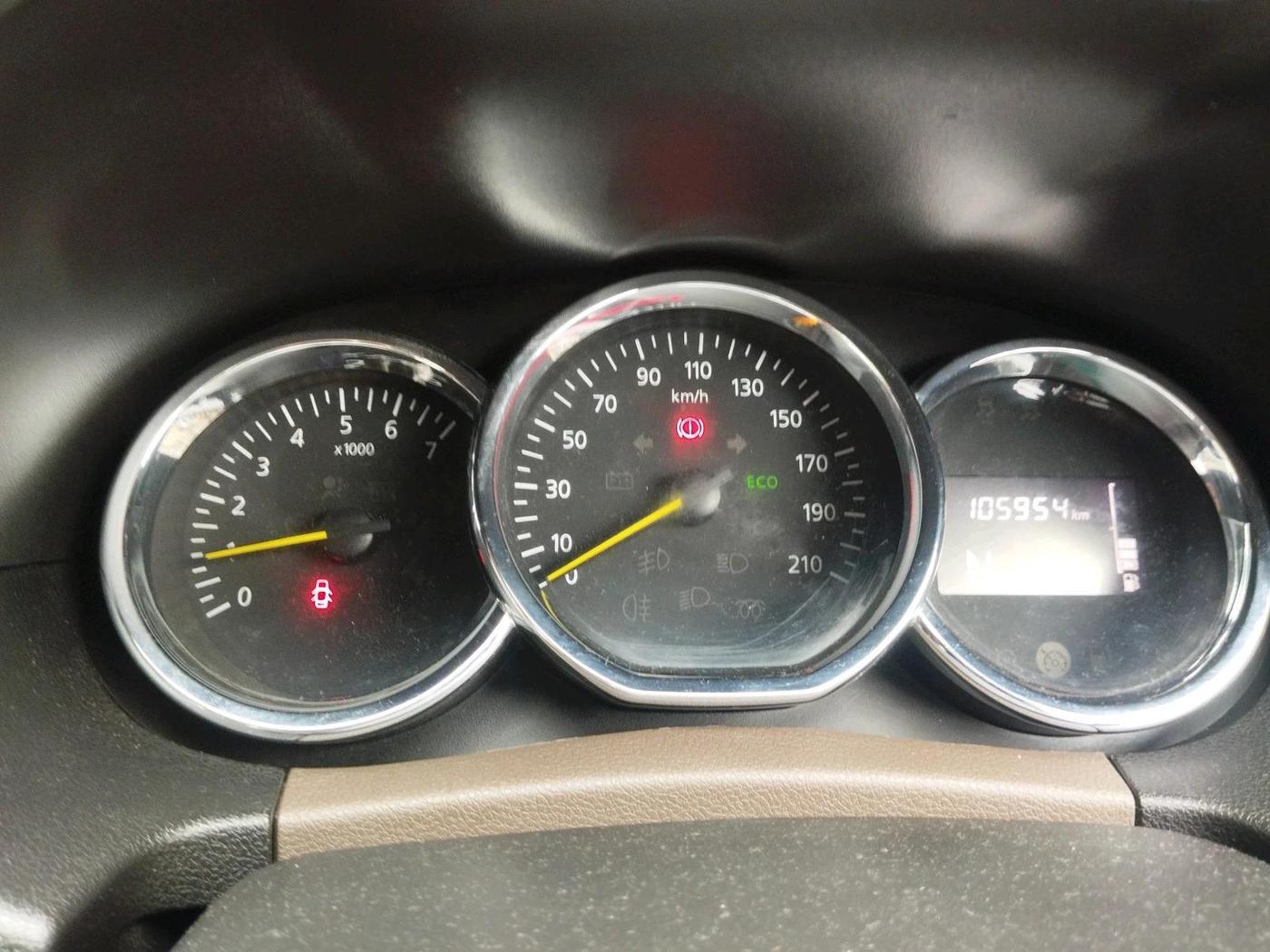 2017 Renault Duster 110 PS RXZ 4X2 AMT DIESEL, Diesel, Automatic, 1,05,954 km, interior