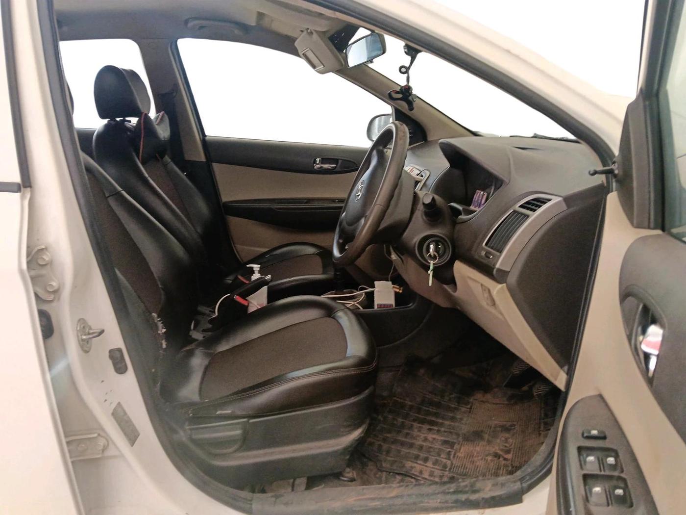 2012 Hyundai i20 MAGNA 1.4 CRDI, Diesel, Manual, 1,69,666 km, interior
