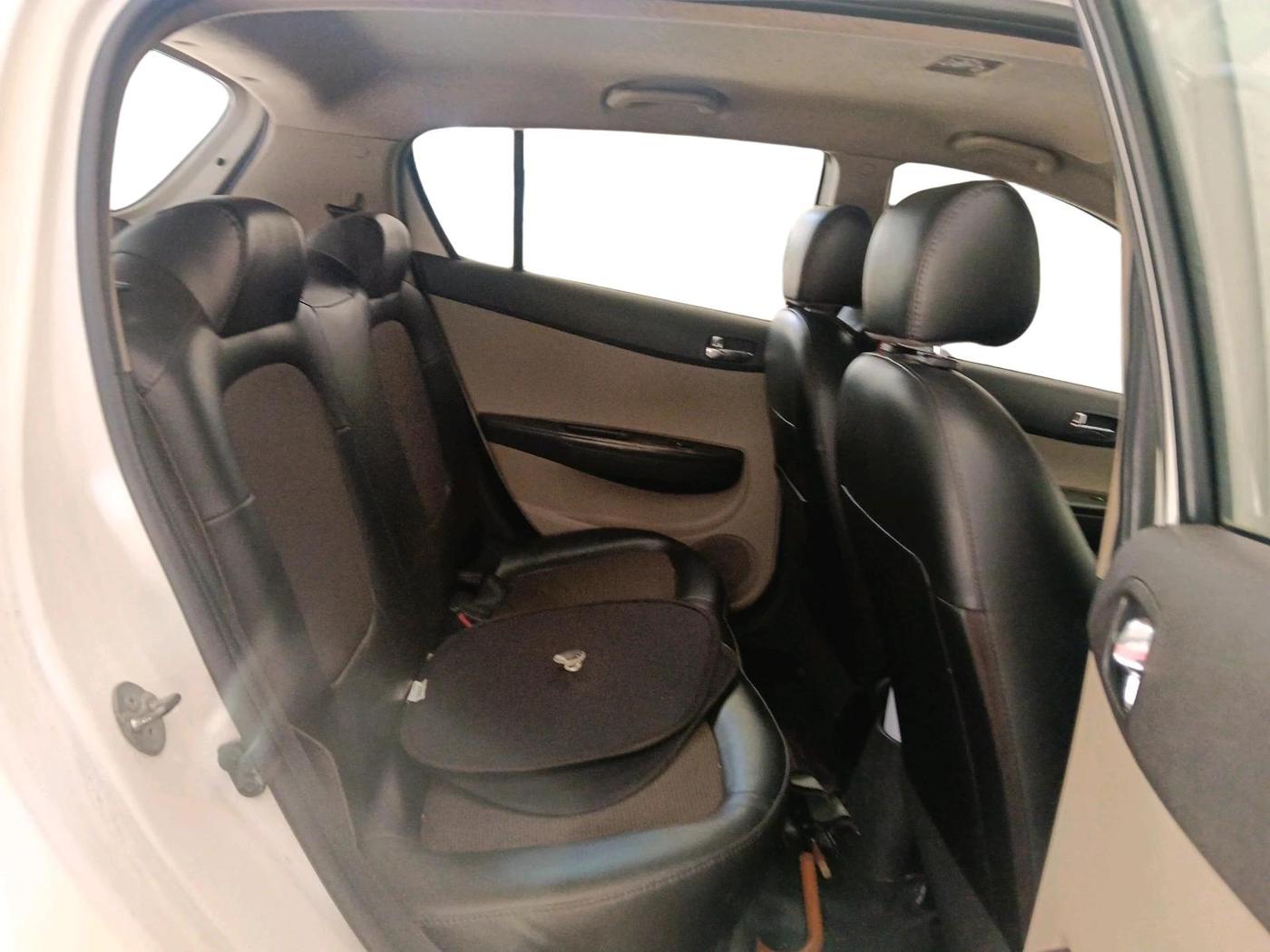 2012 Hyundai i20 MAGNA 1.4 CRDI, Diesel, Manual, 1,69,666 km, interior