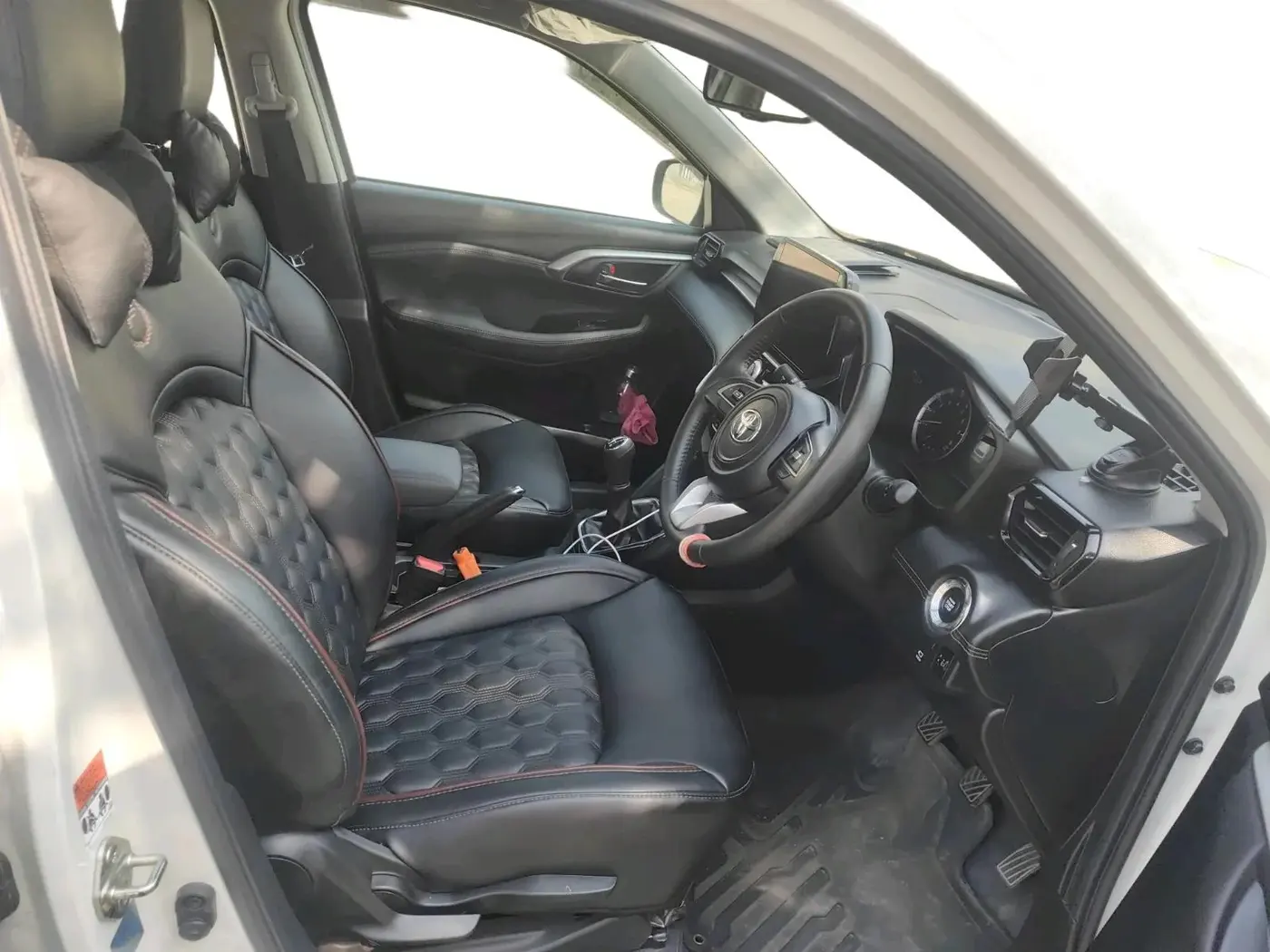 2025 Toyota URBAN CRUISER HYRYDER V NEO DRIVE, Petrol, Manual, 11,682 km, interior