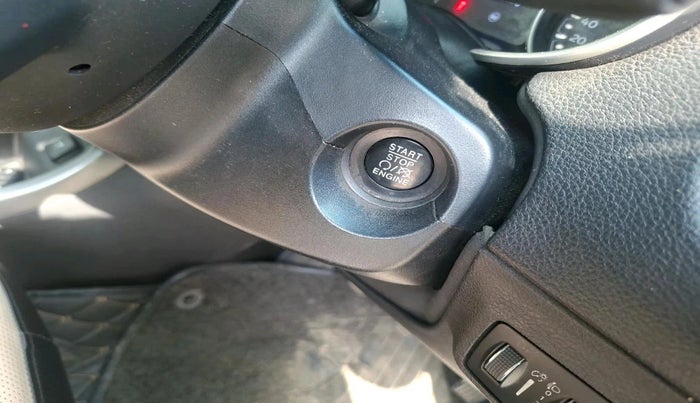 2017 Jeep Compass LONGITUDE (O) 2.0 DIESEL, Diesel, Manual, 1,46,428 km, interior