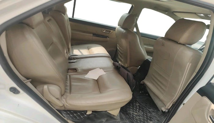 2015 Toyota Fortuner 3.0 4X2 MT, Diesel, Manual, 1,36,753 km, interior