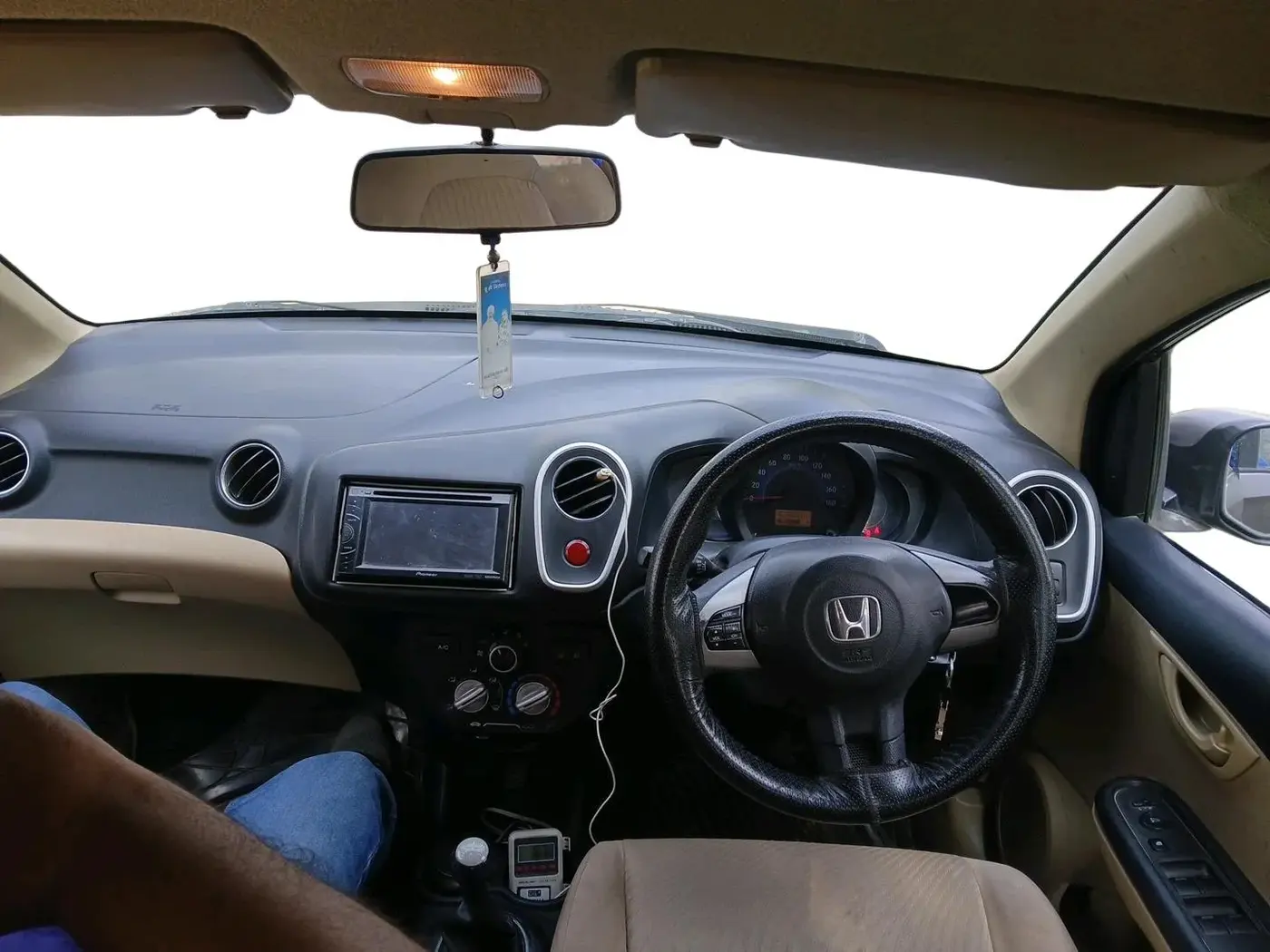2014 Honda Mobilio 1.5L I-DTEC V, Diesel, Manual, 1,03,886 km, interior