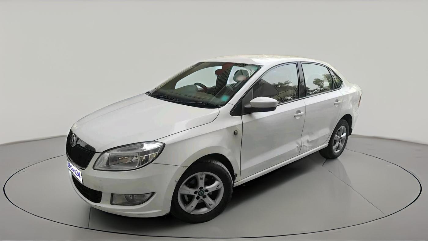 2013 Skoda Rapid AMBITION 1.6 TDI CR MT PLUS, Diesel, Manual, 1,66,465 km, exterior