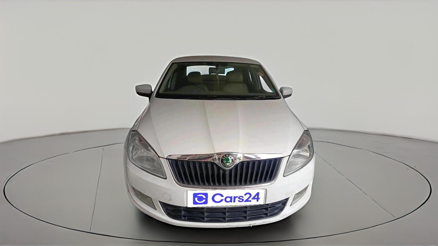 2013 Skoda Rapid AMBITION 1.6 TDI CR MT PLUS, Diesel, Manual, 1,66,465 km, exterior