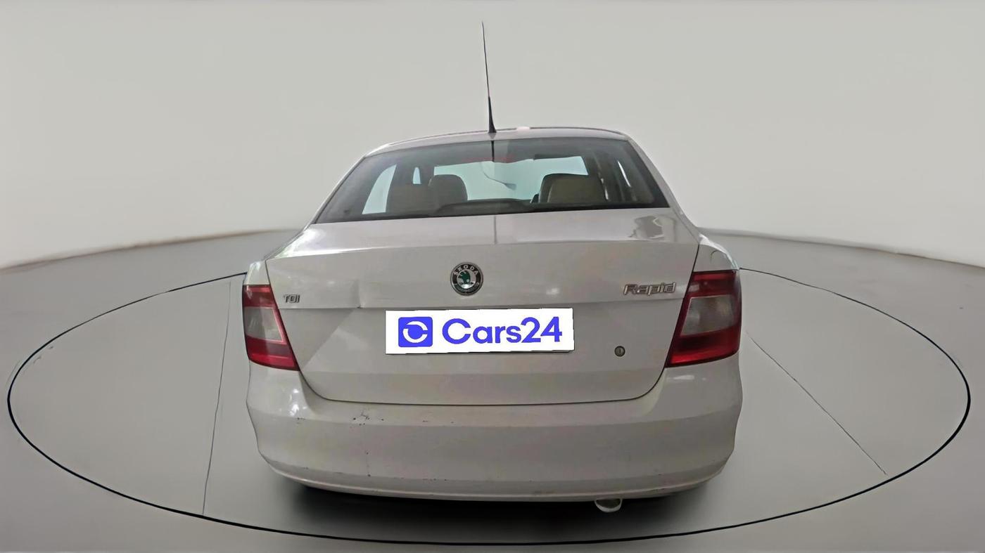 2013 Skoda Rapid AMBITION 1.6 TDI CR MT PLUS, Diesel, Manual, 1,66,465 km, exterior