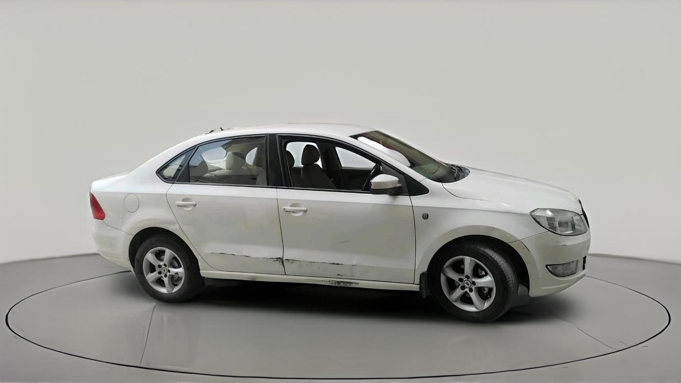 2013 Skoda Rapid AMBITION 1.6 TDI CR MT PLUS, Diesel, Manual, 1,66,465 km, exterior