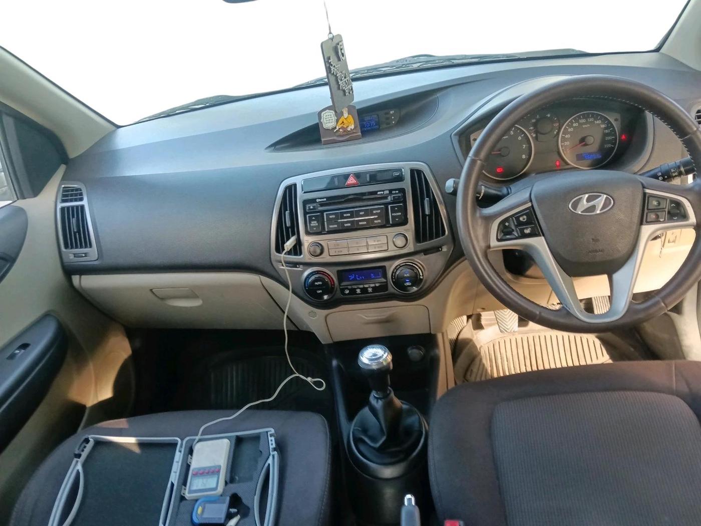 2013 Hyundai i20 SPORTZ 1.2, Petrol, Manual, 96,851 km, interior