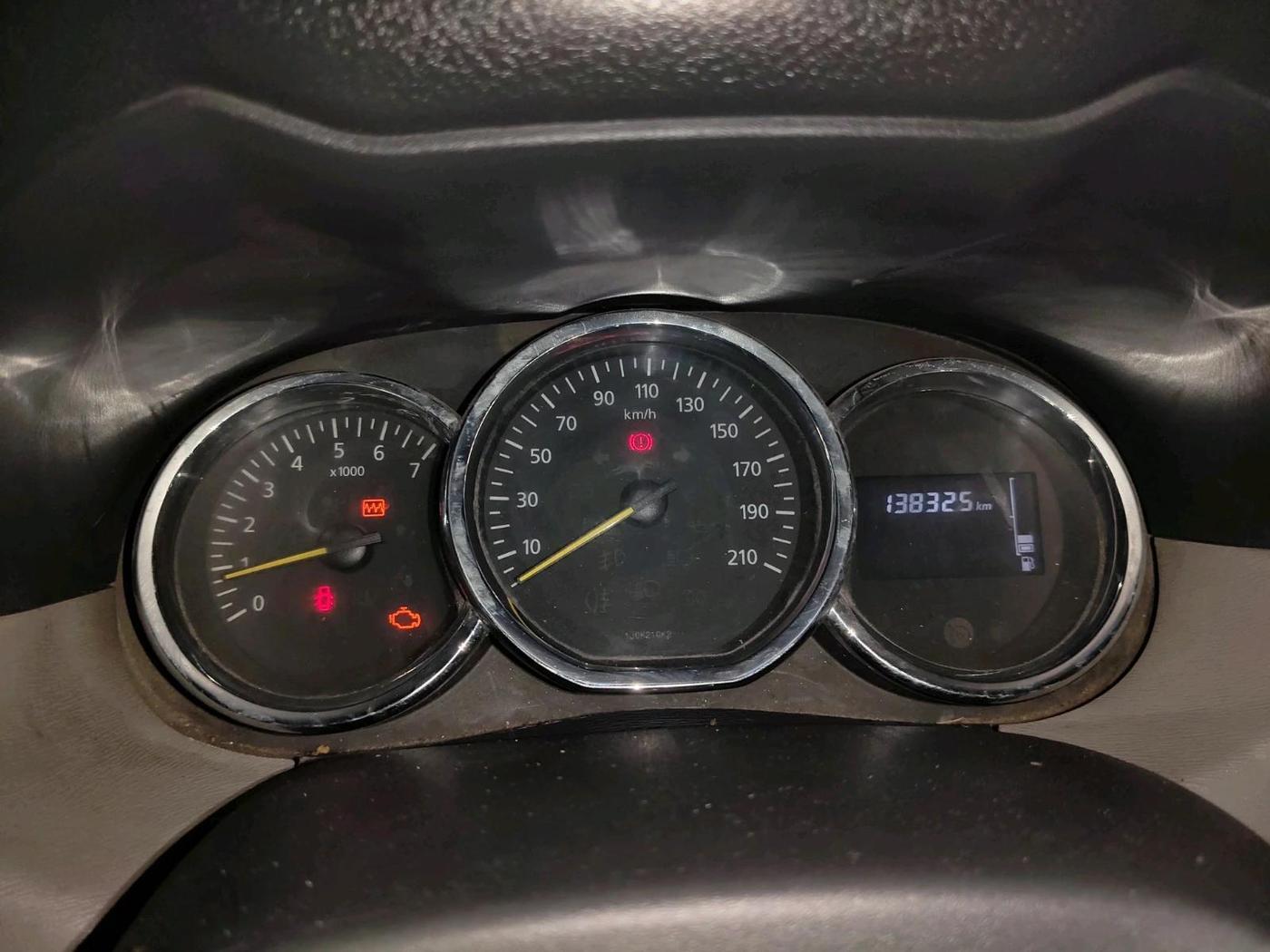2015 Renault Duster 85 PS RXL DIESEL, Diesel, Manual, 1,38,400 km, interior