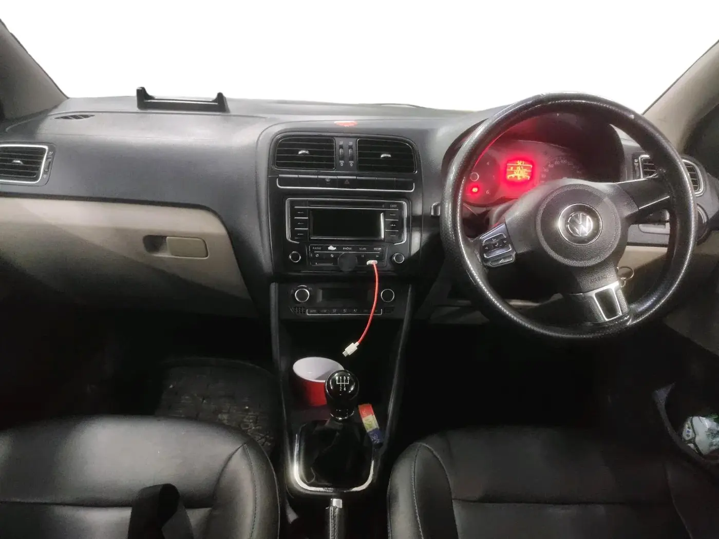 2013 Volkswagen Polo HIGHLINE DIESEL, Diesel, Manual, 1,23,153 km, interior