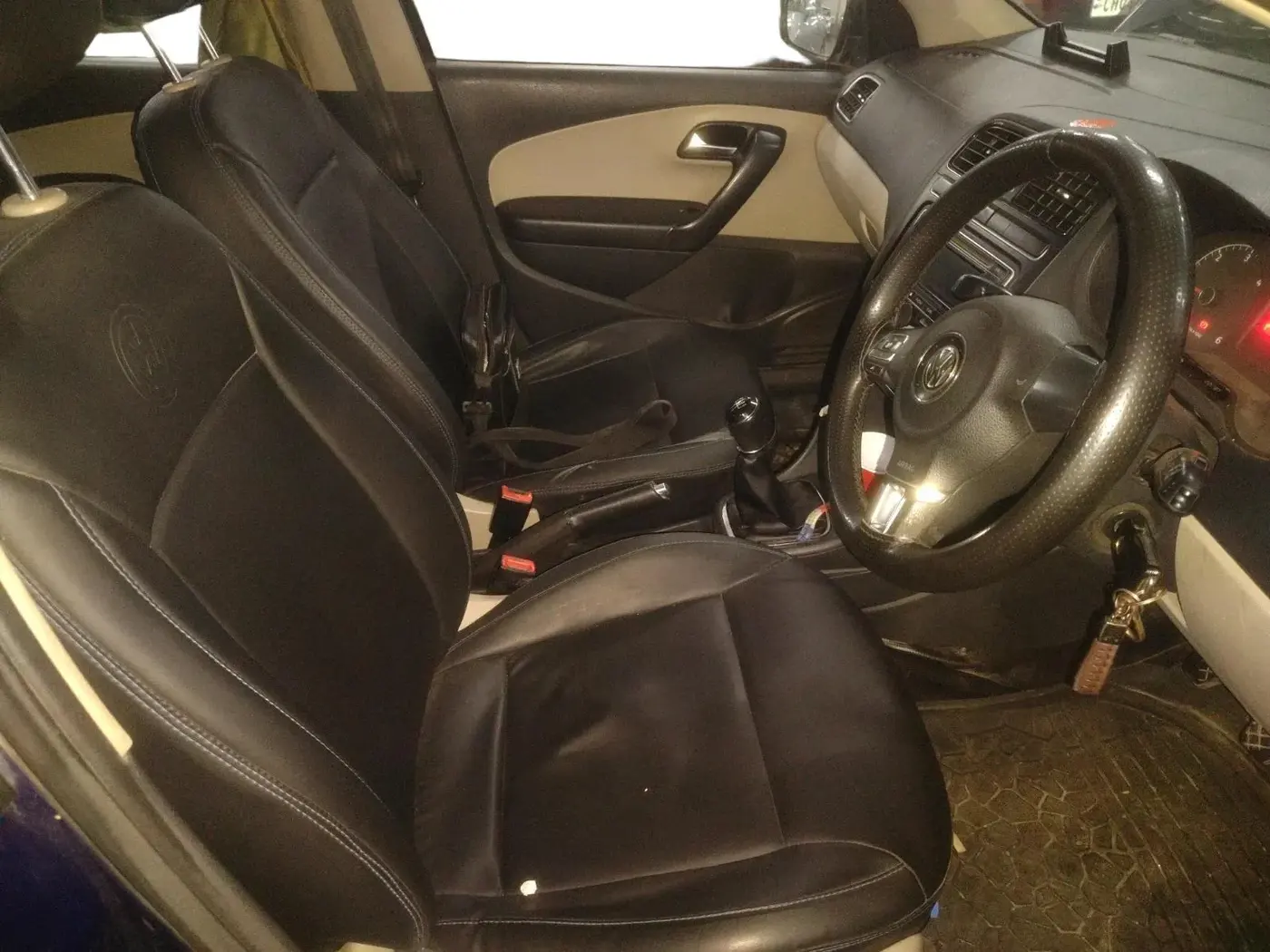 2013 Volkswagen Polo HIGHLINE DIESEL, Diesel, Manual, 1,23,153 km, interior
