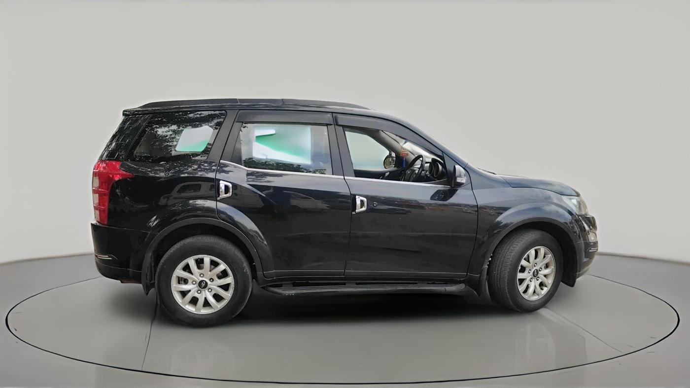 2016 Mahindra XUV500 W10 AT, Diesel, Automatic, 34,365 km, exterior