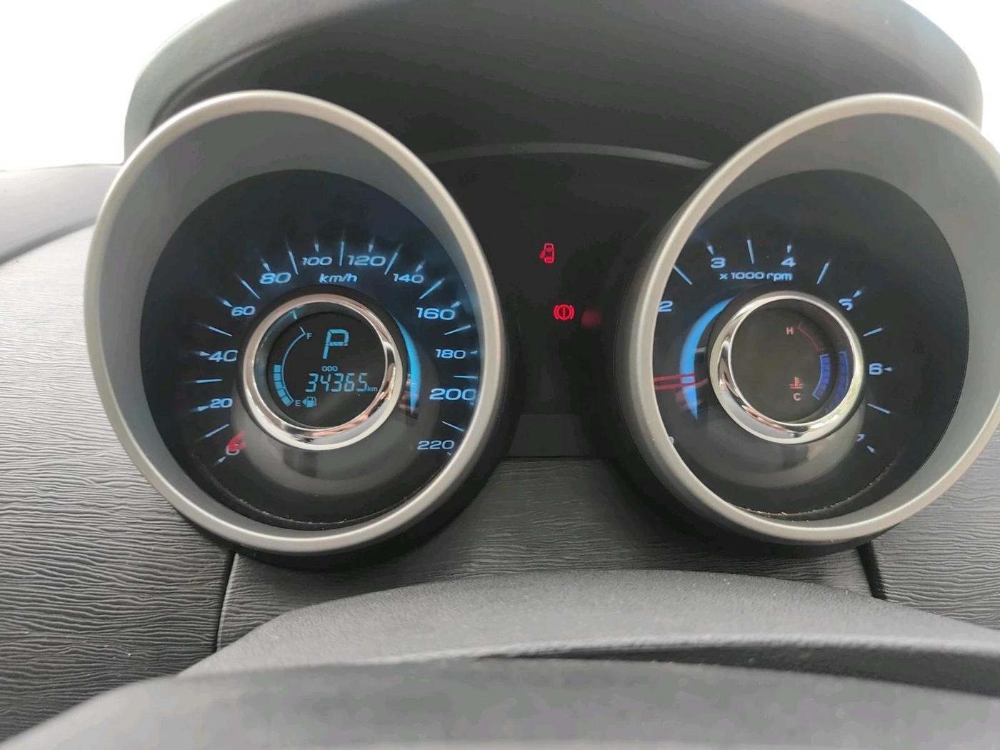 2016 Mahindra XUV500 W10 AT, Diesel, Automatic, 34,365 km, interior