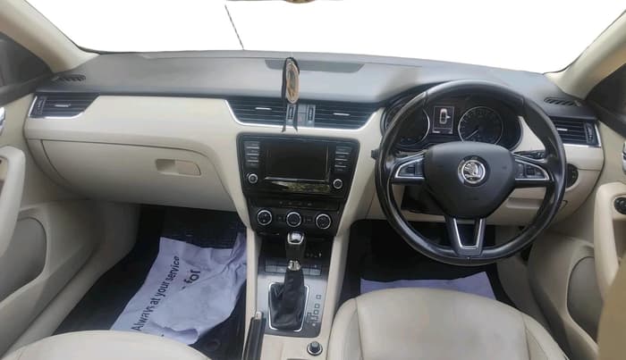 2016 Skoda Octavia 2.0 TDI CR STYLE PLUS AT, Diesel, Automatic, 1,30,484 km, interior
