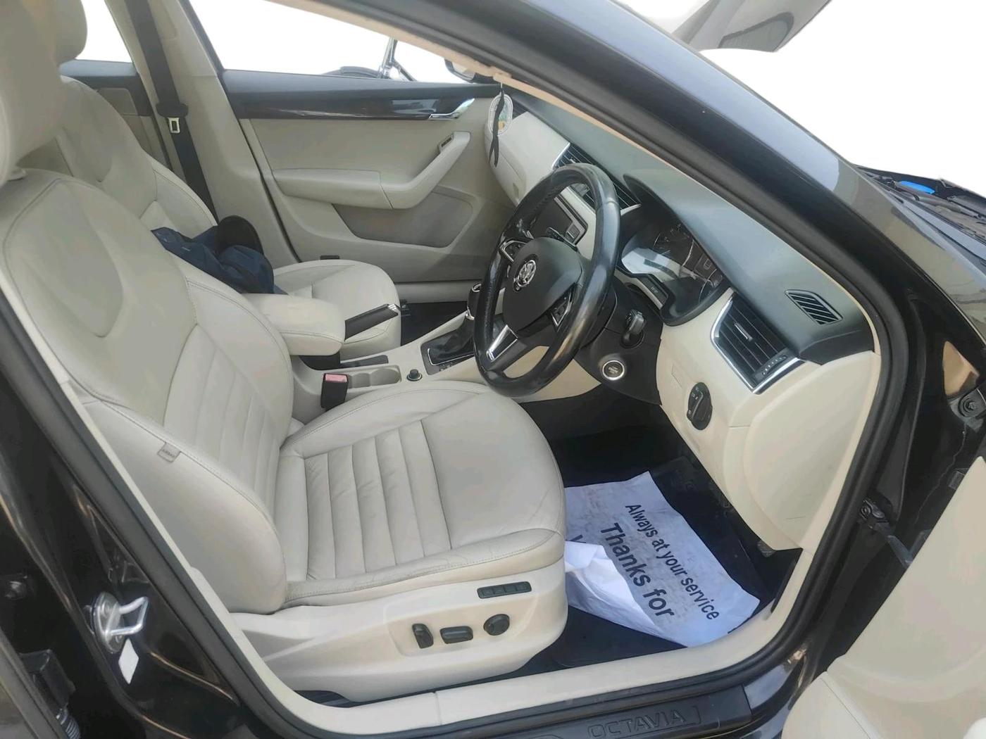 2016 Skoda Octavia 2.0 TDI CR STYLE PLUS AT, Diesel, Automatic, 1,30,484 km, interior