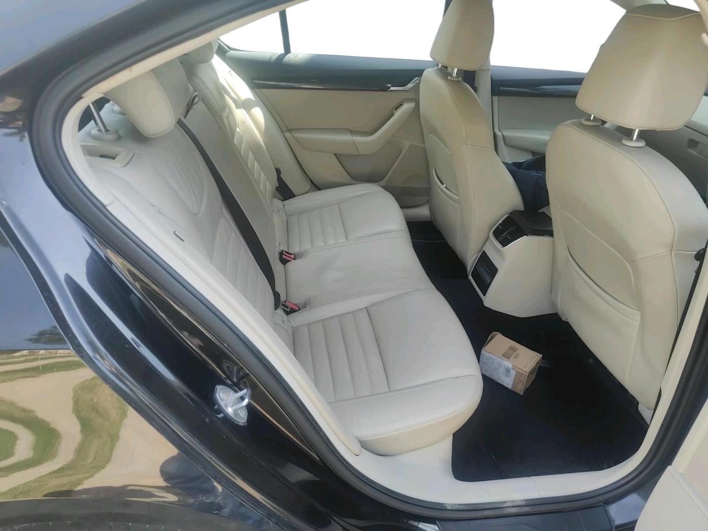 2016 Skoda Octavia 2.0 TDI CR STYLE PLUS AT, Diesel, Automatic, 1,30,484 km, interior